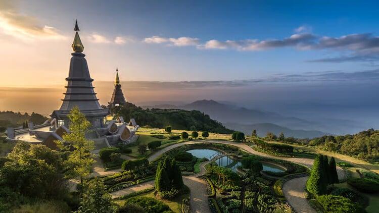 Rock Around Siam | Boutique Bespoke Travel Agency | Tailor-Made Private Journeys & Tours | Immersive Cultural Experiences