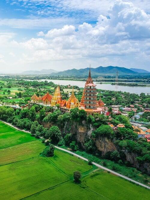 Découvrez le patrimoine culturel du Siam avec Rock Around Siam, une boutique-agence de voyages sur mesure installée a Bangkok