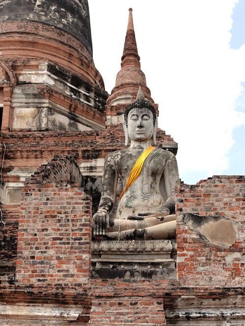 Itinéraires hors des sentiers battus entre temples, quartiers historiques et communautés locales du Siam